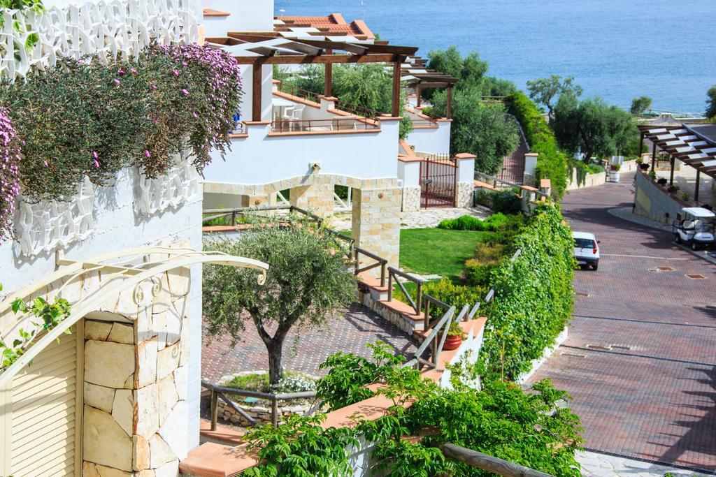 Holiday Lodge Al Porto Mattinata Luaran gambar