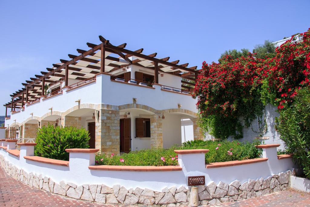 Holiday Lodge Al Porto Mattinata Luaran gambar