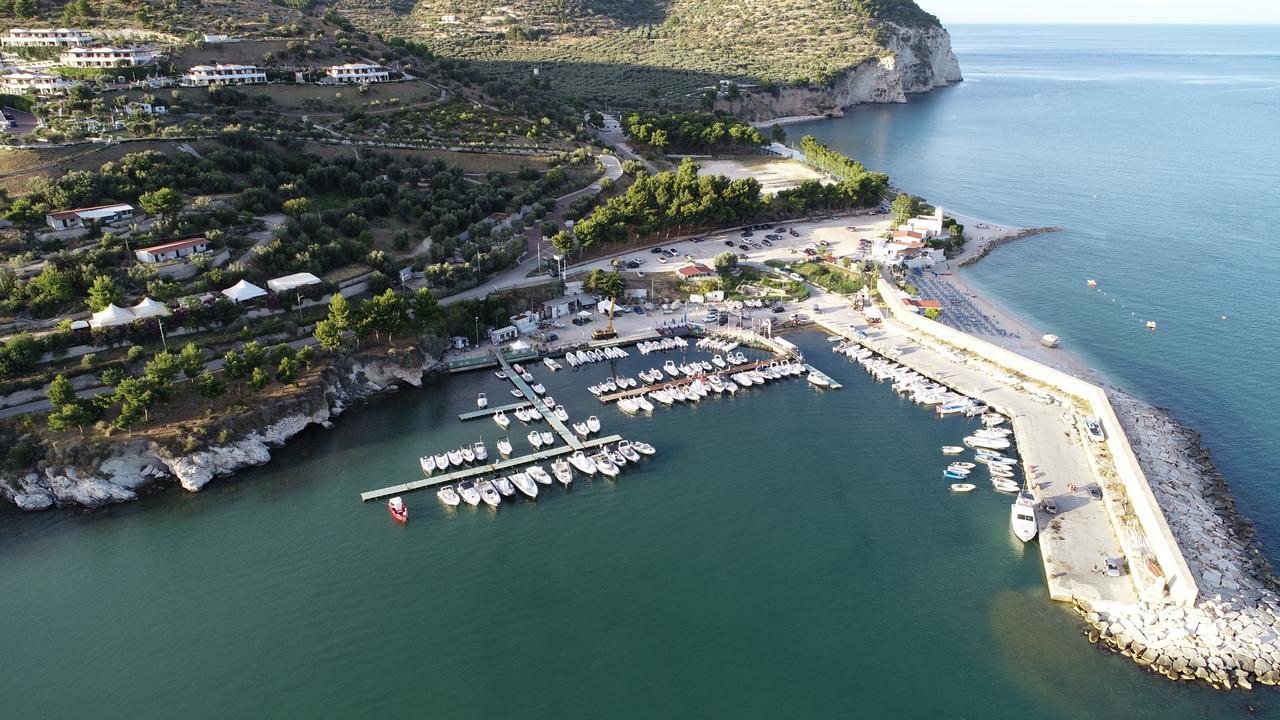 Holiday Lodge Al Porto Mattinata Luaran gambar
